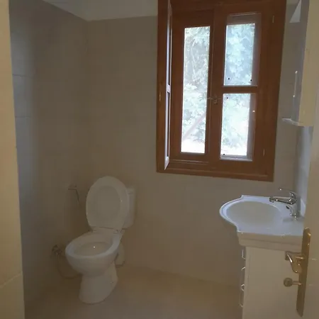 Oasis 1 Apartment Meyísti